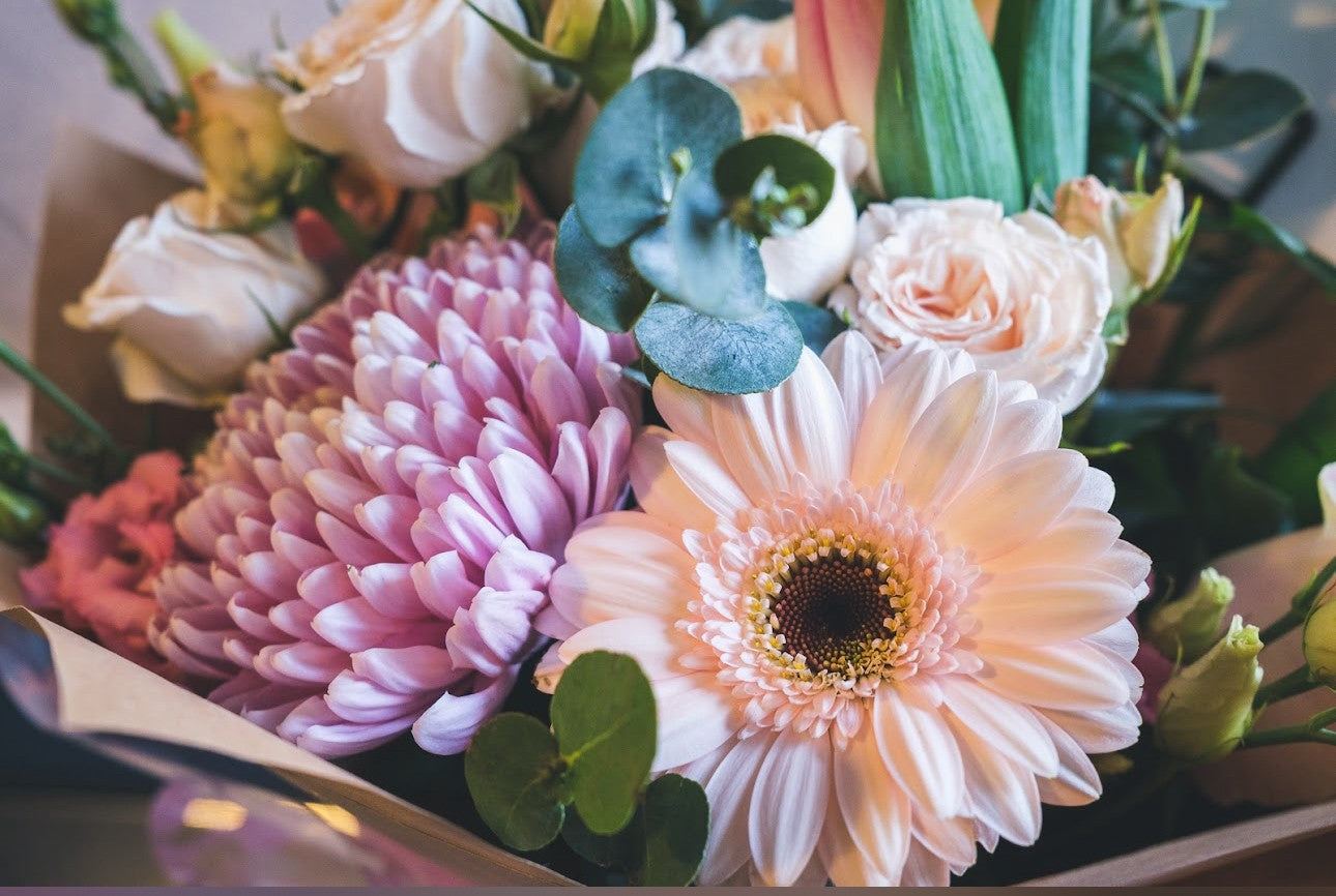 At Rams Florist, we offer convenient local flower delivery to ensure your thoughtful gestures reach loved ones quickly and beautifully. Our local order flowers feature a wide range of fresh, high-quality blooms.