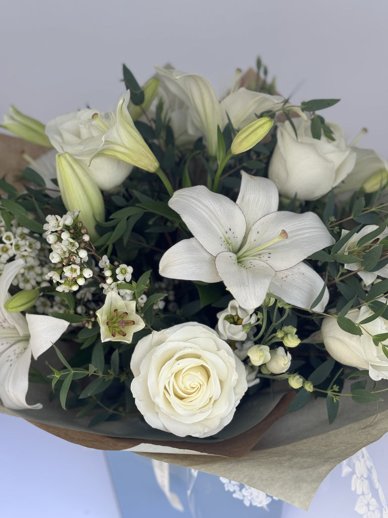 Natural Hand tied bouquet - Rams florists