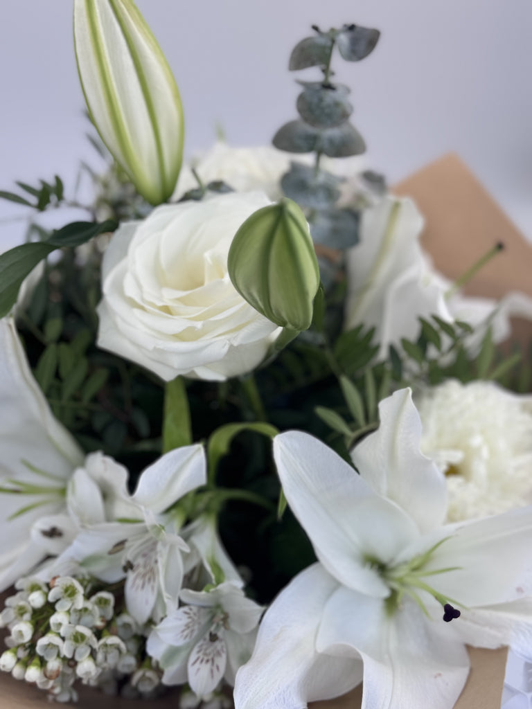 Lily and rose Natural Hand tied - Rams florists