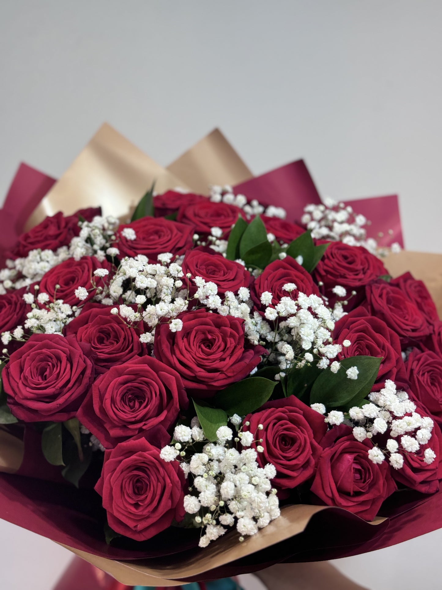 Luxurious  Long Stems Red Rose & Gypsphla