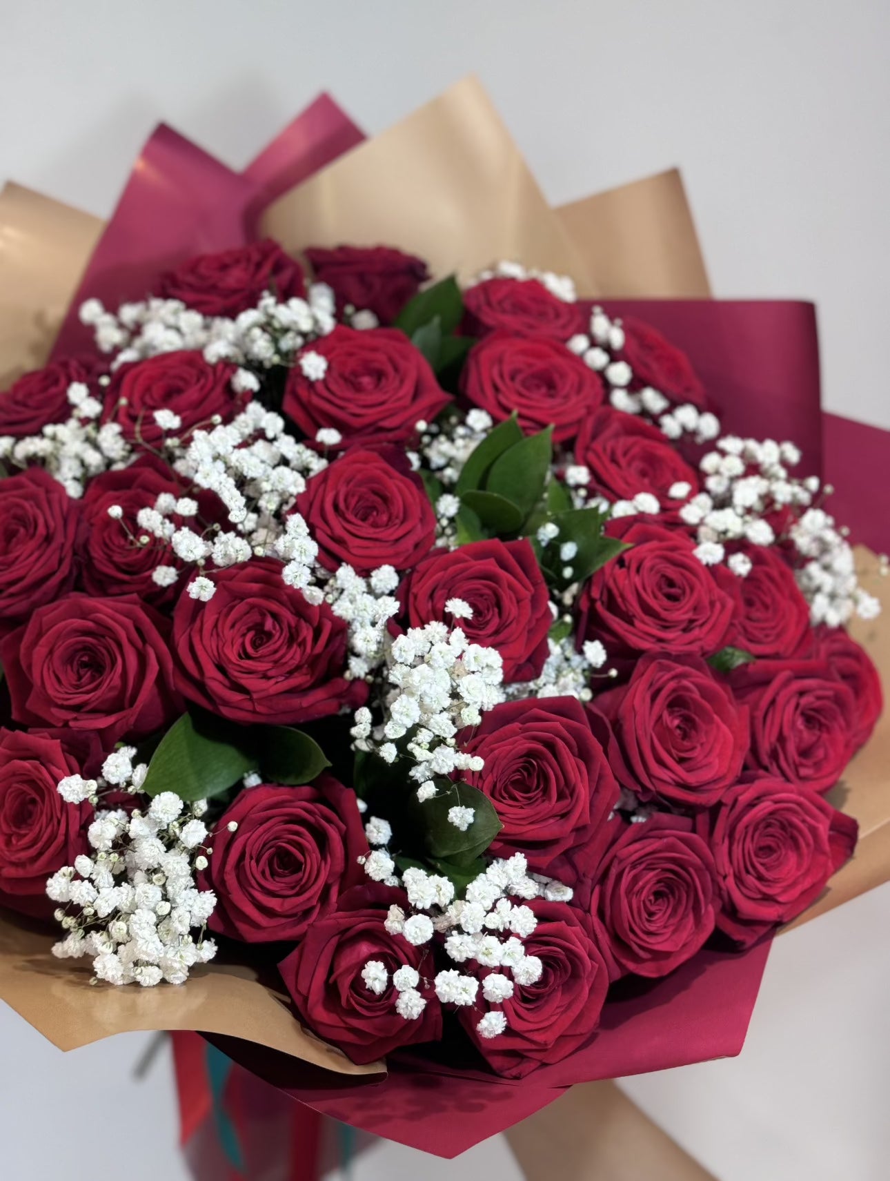 Luxurious  Long Stems Red Rose & Gypsphla