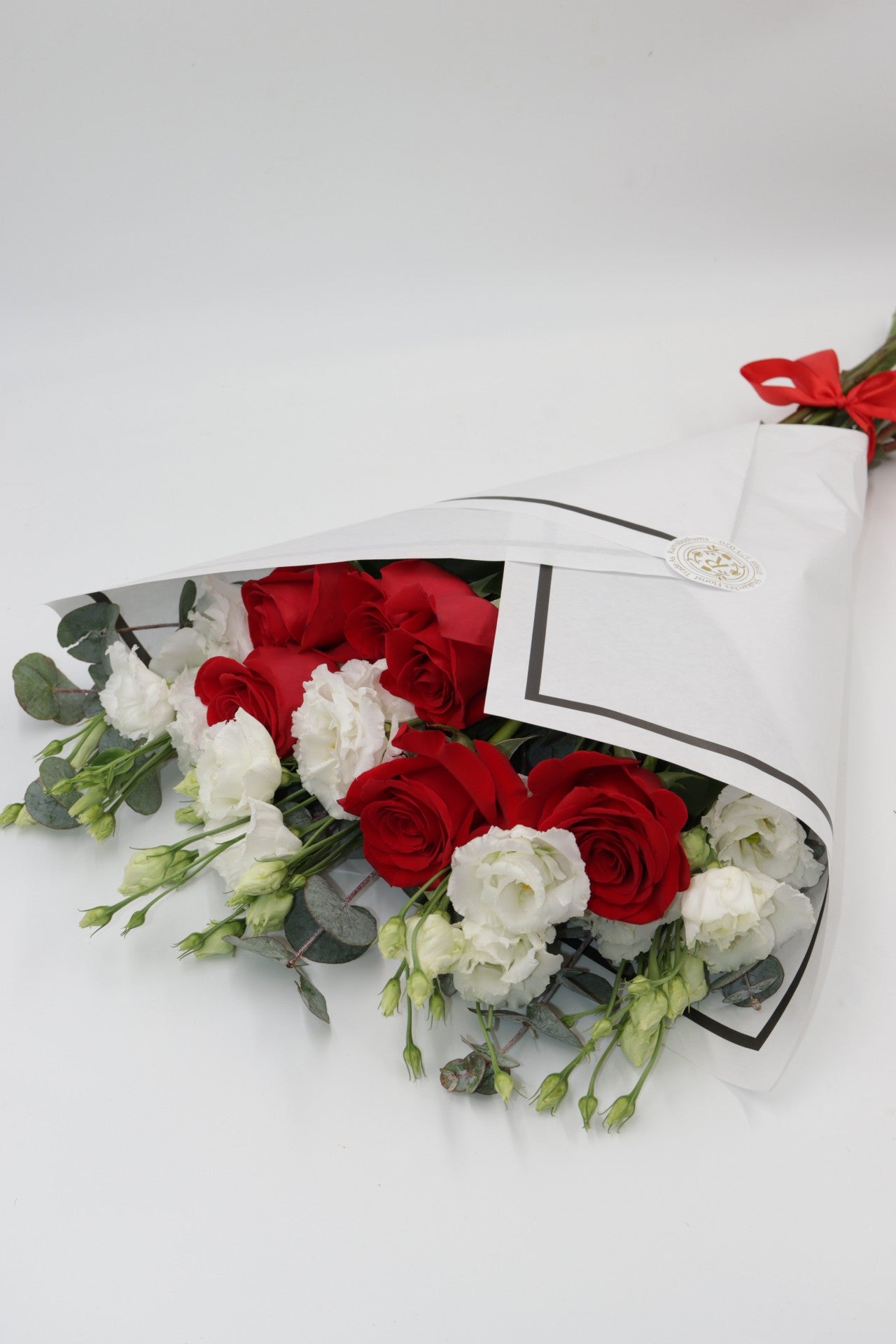 Beautifully Simple Flat Bouquet Red & White