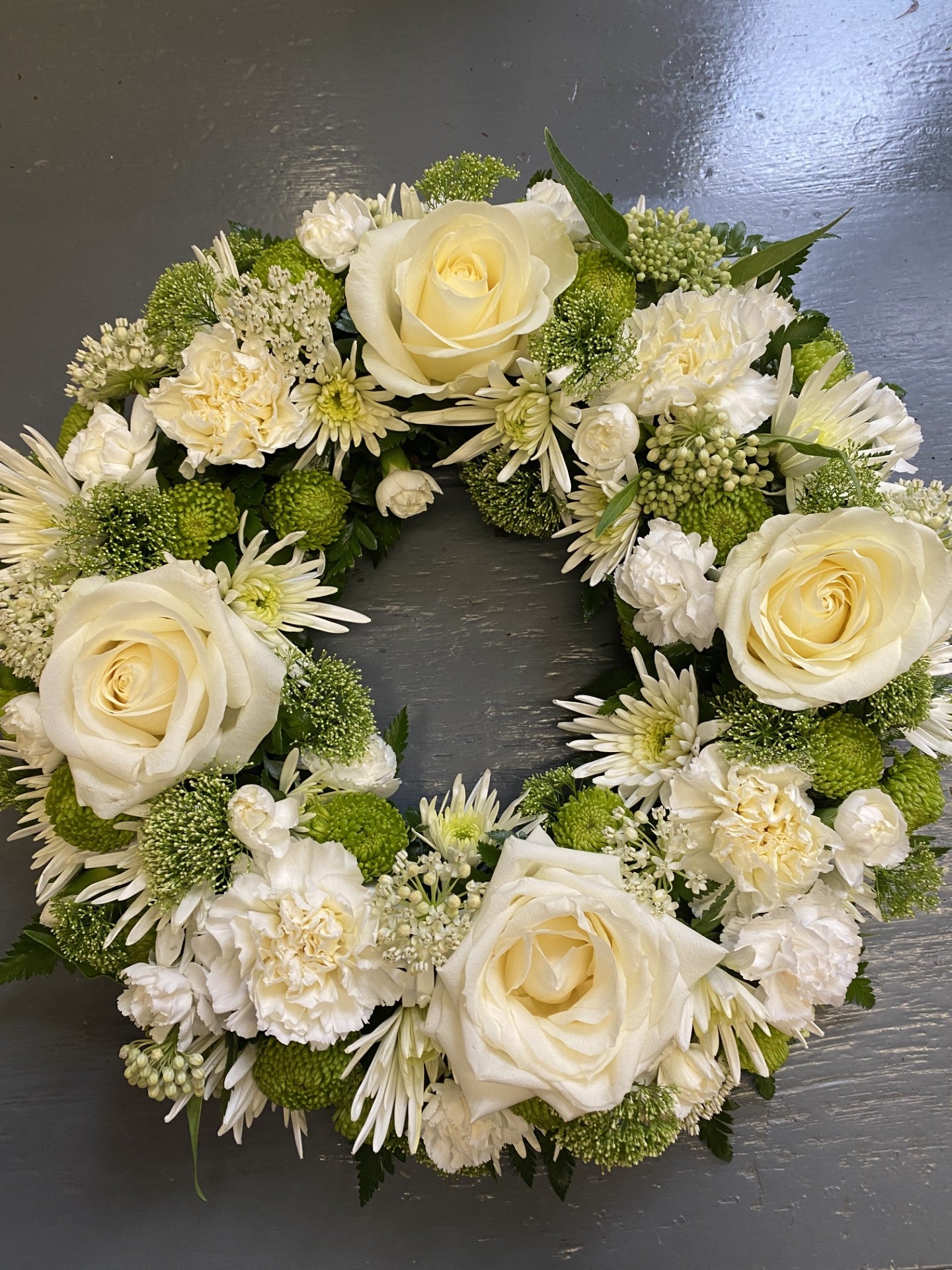 CLASSIC WREATH CREAM & WHITE